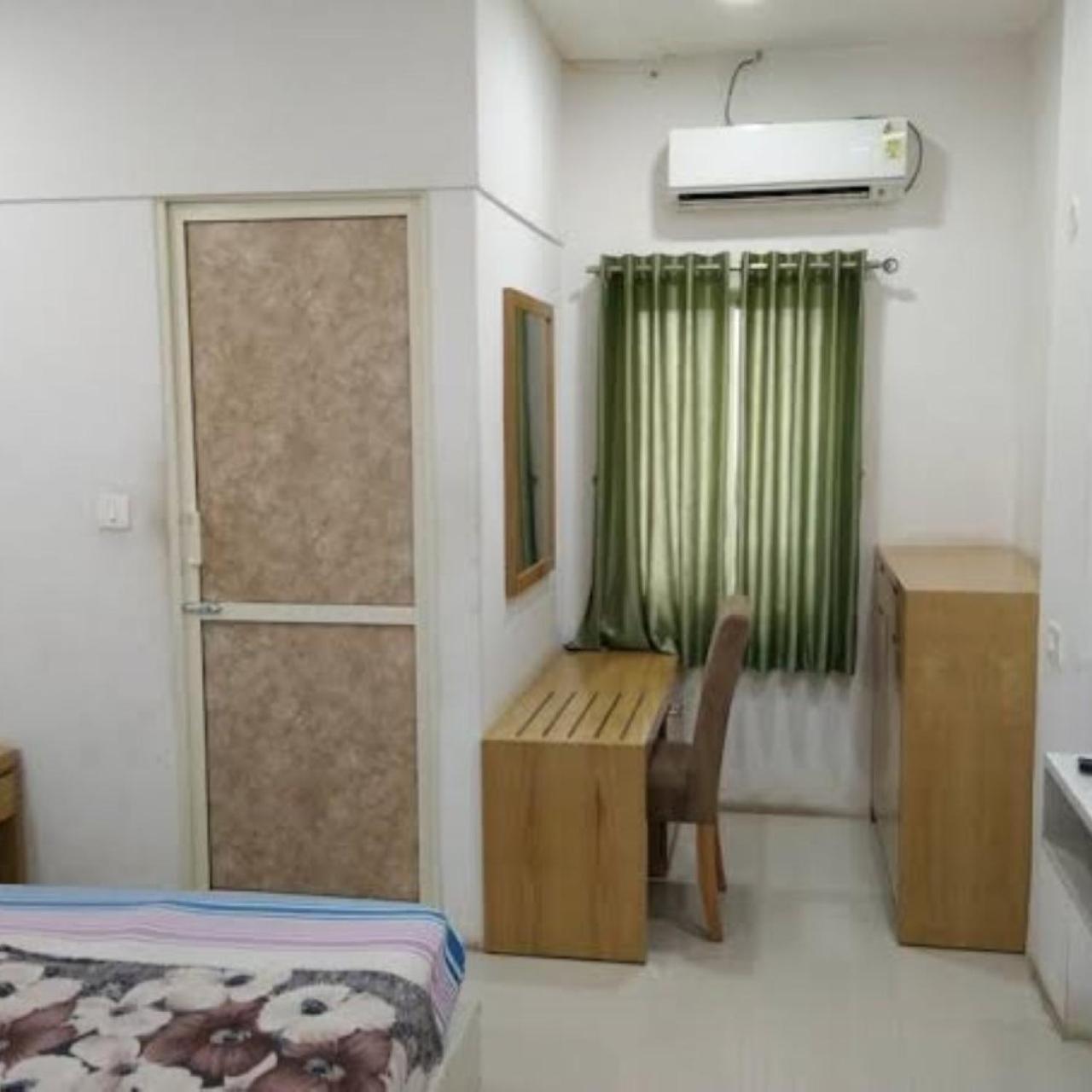 Divya Jyot Residency Bhuj Hotel Bagian luar foto
