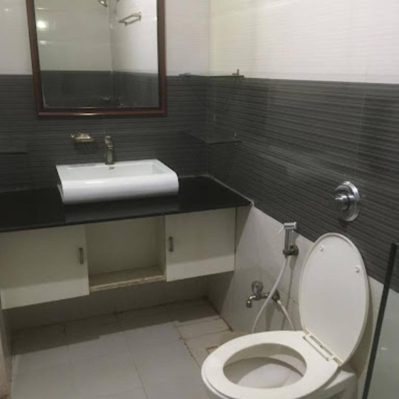 Divya Jyot Residency Bhuj Hotel Bagian luar foto