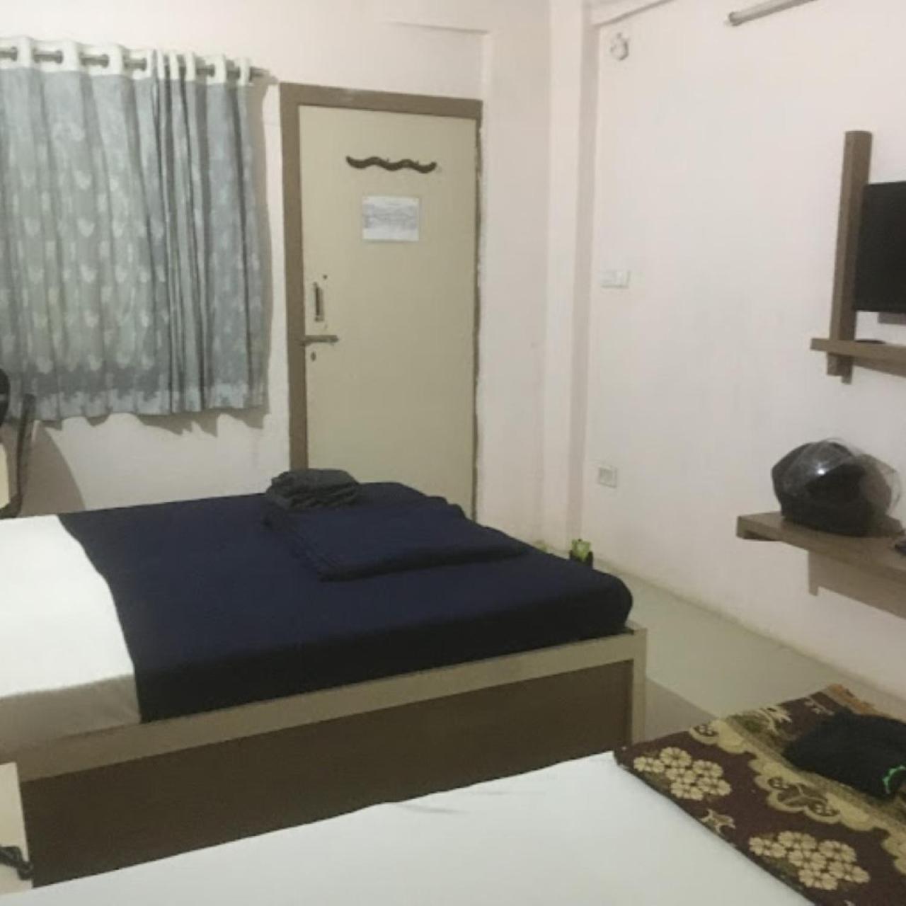 Divya Jyot Residency Bhuj Hotel Bagian luar foto