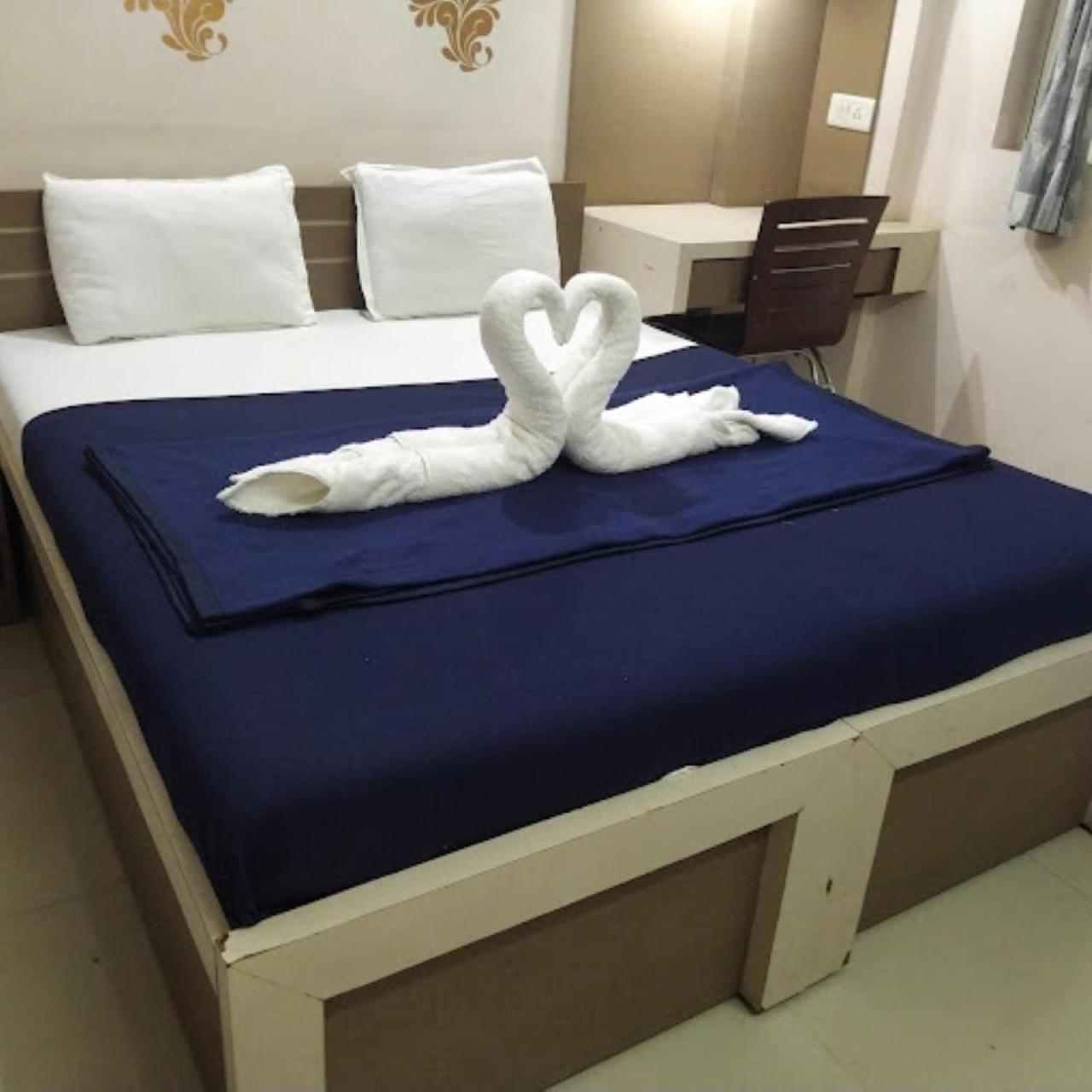 Divya Jyot Residency Bhuj Hotel Bagian luar foto