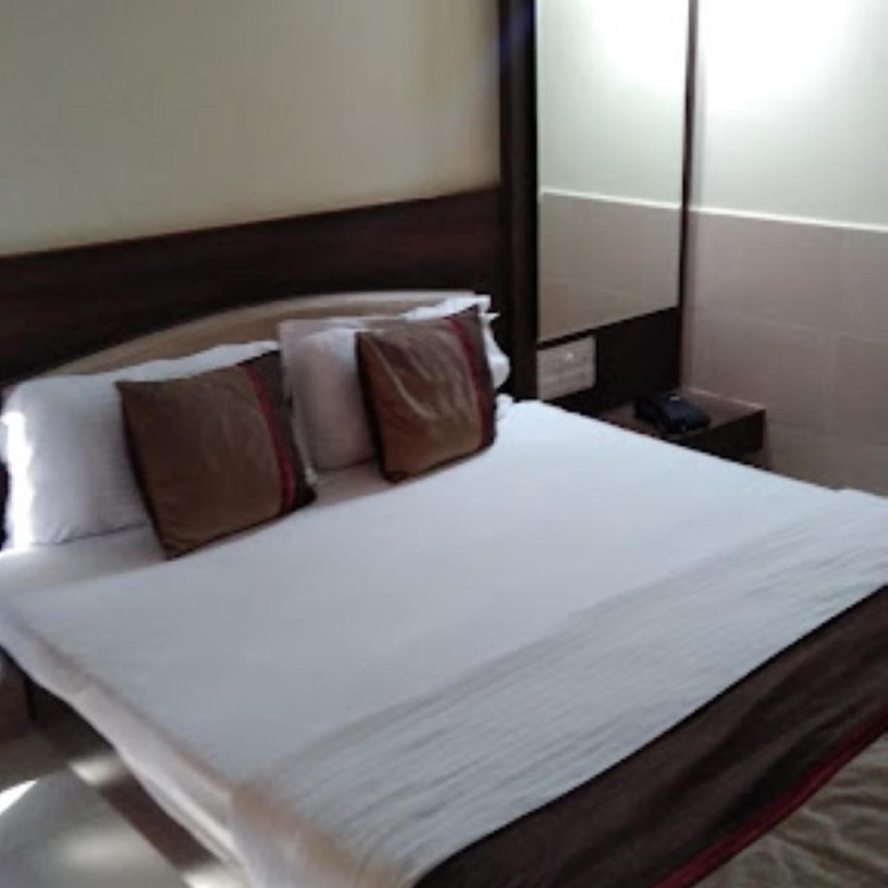 Divya Jyot Residency Bhuj Hotel Bagian luar foto