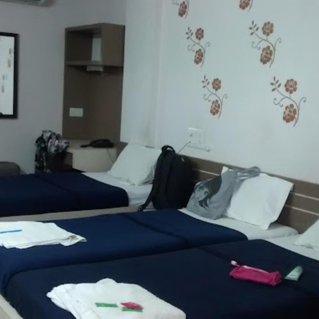 Divya Jyot Residency Bhuj Hotel Bagian luar foto