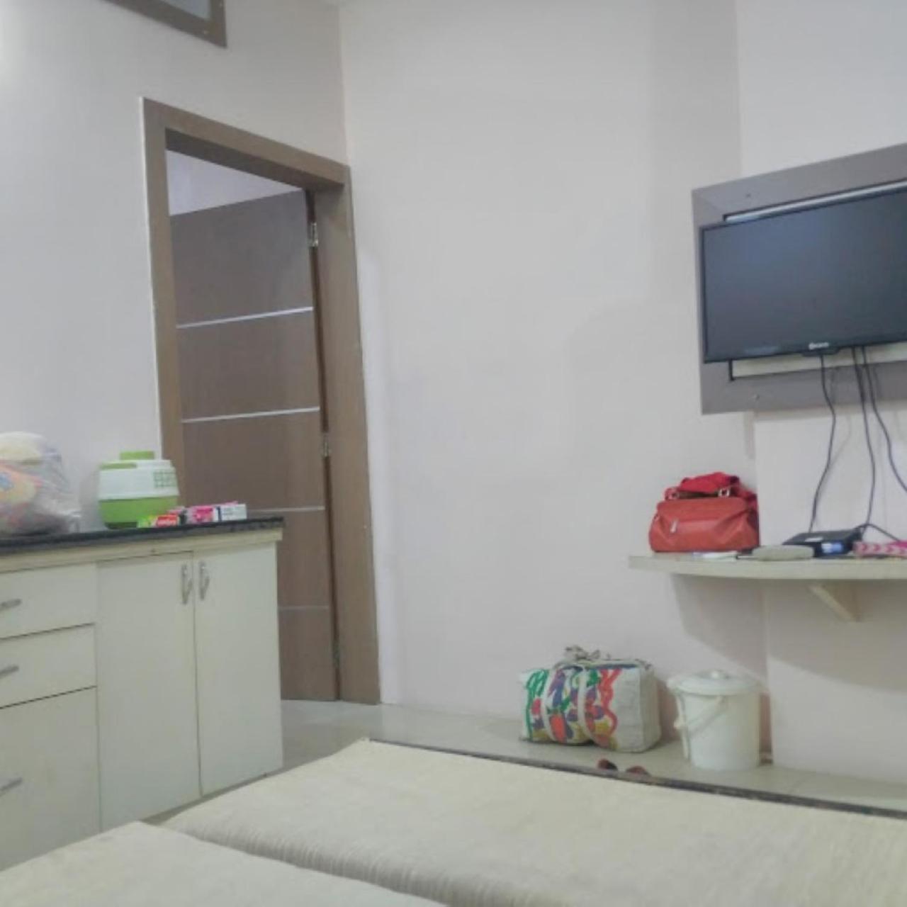 Divya Jyot Residency Bhuj Hotel Bagian luar foto
