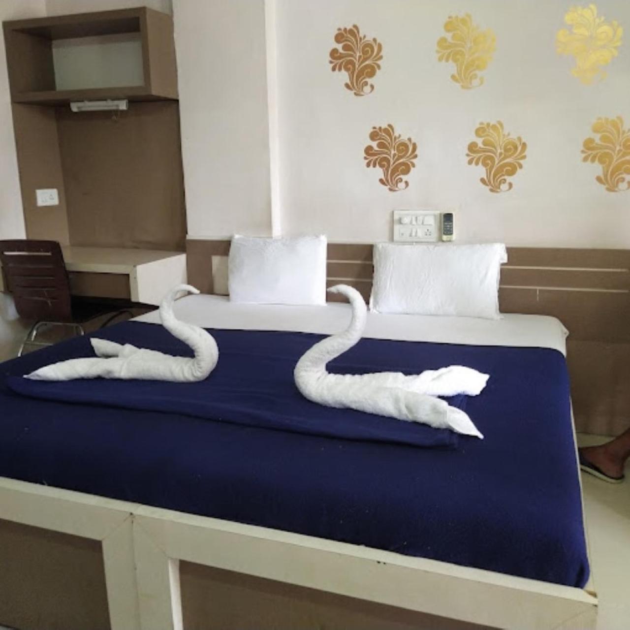 Divya Jyot Residency Bhuj Hotel Bagian luar foto