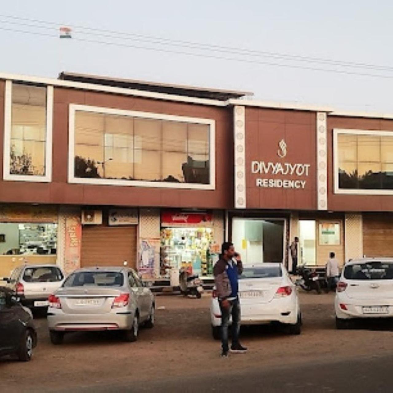 Divya Jyot Residency Bhuj Hotel Bagian luar foto
