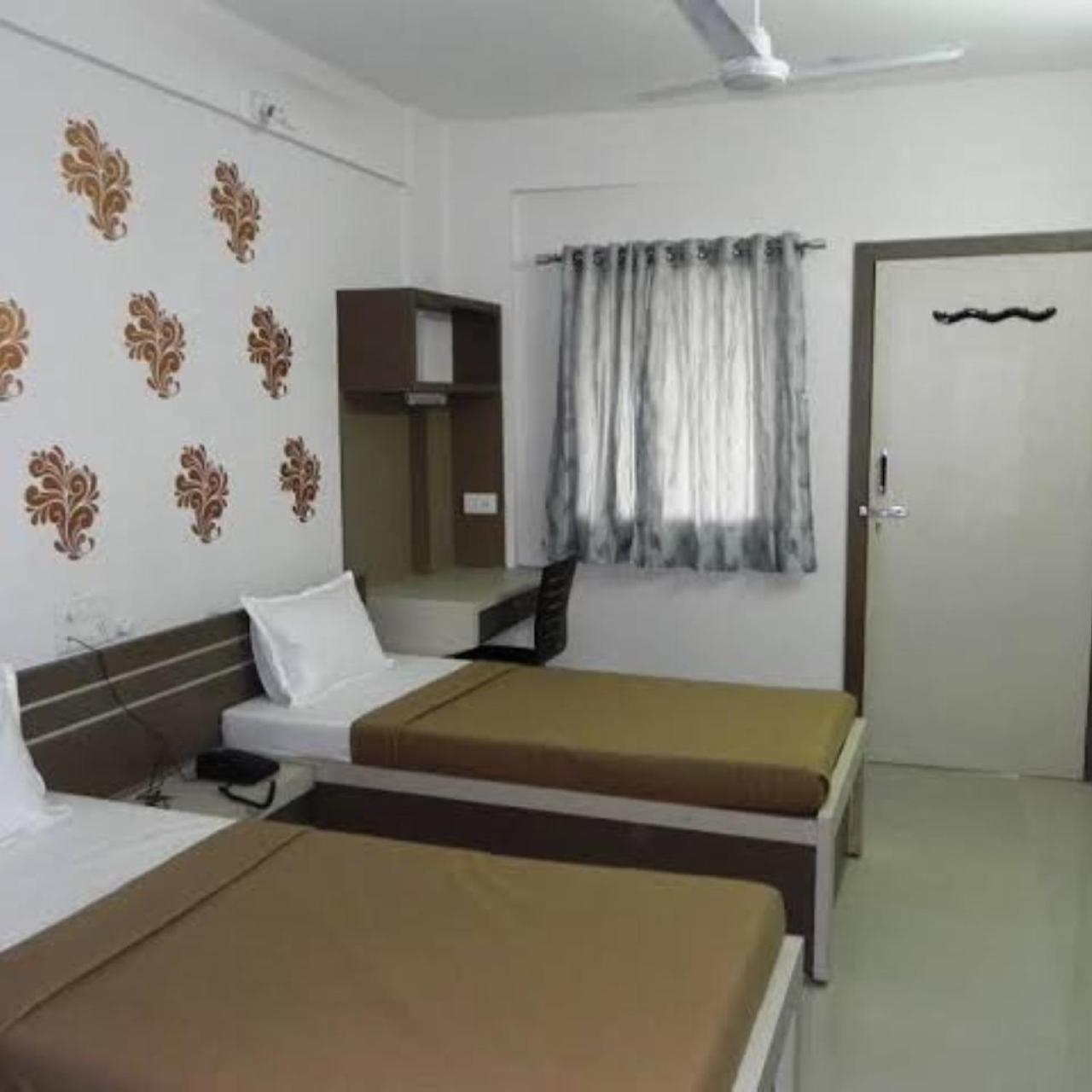 Divya Jyot Residency Bhuj Hotel Bagian luar foto